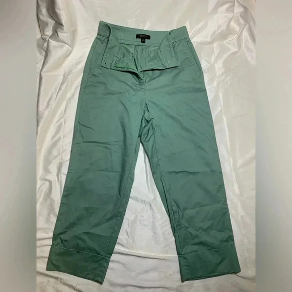 Ann Taylor Pants - Women’s Ann Taylor Petite Curvy Fit Capri Pants, Size 2P,  Sage Green, Pre-owned